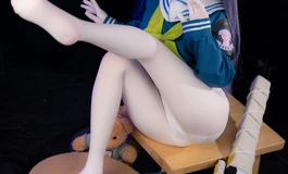 可爱的美游被我从垃圾桶里薅出来拍私房照了≡ω≡