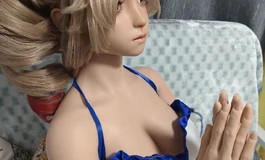 霜降在沙发上的可爱小动作