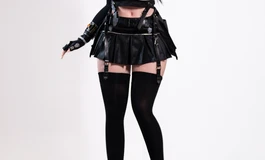 硅胶材质肌肤触感细腻，关节可动设计，能摆出你心中的每一个经典 Pose。