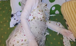 白色丝袜＋蕾丝纱裙。巧巧身体＋闭眼北栀头雕