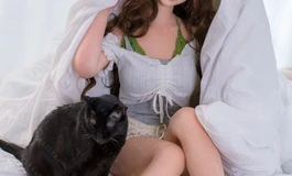 为情所伤的小美女啊~