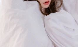 为情所伤的小美女啊~