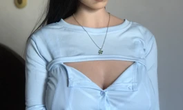 阿加鲁168佳贤  人妻掩不住的丰满