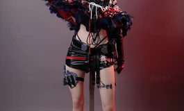 三角洲老玩家狂喜！凛纱cos麦晓雯，把骇爪带回家