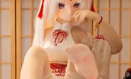 猫耳轻摇，酒意上眉梢