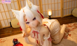 猫耳轻摇，酒意上眉梢