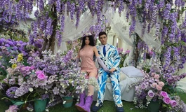 娃娃情侣首次外拍《莫奈花园的约定》