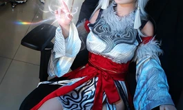 诸位道友，是我啊，银月！