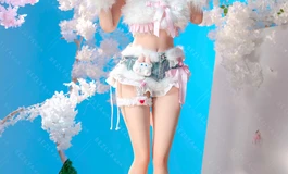 她是迟来的春汛，偏要漫过心尖的荒芜才肯停歇