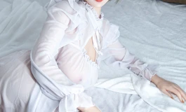 【草根一人】白丝纯情女孩的圆润臀腿（一）