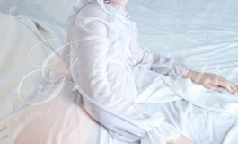 【草根一人】白丝纯情女孩的圆润臀腿（一）