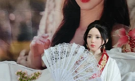 新买了个背景布。梦越和杨超越真是太像了！真是个漂亮的小美人！