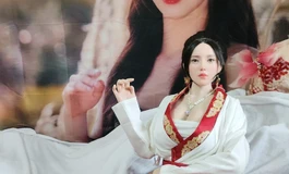 新买了个背景布。梦越和杨超越真是太像了！真是个漂亮的小美人！