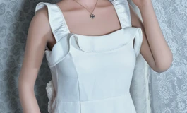 穿白裙子的邻家女孩