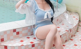 与Shedoll江小婉一起在泳池清凉一夏吧