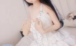 “白色是女孩纯洁的象征哦”（我看未必）